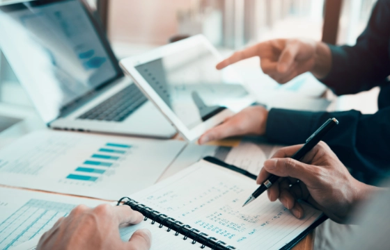 内製化/標準化と運用体制 - 5Minutesのn8n支援の強み